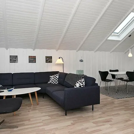 4 Person Holiday In R M Apartment